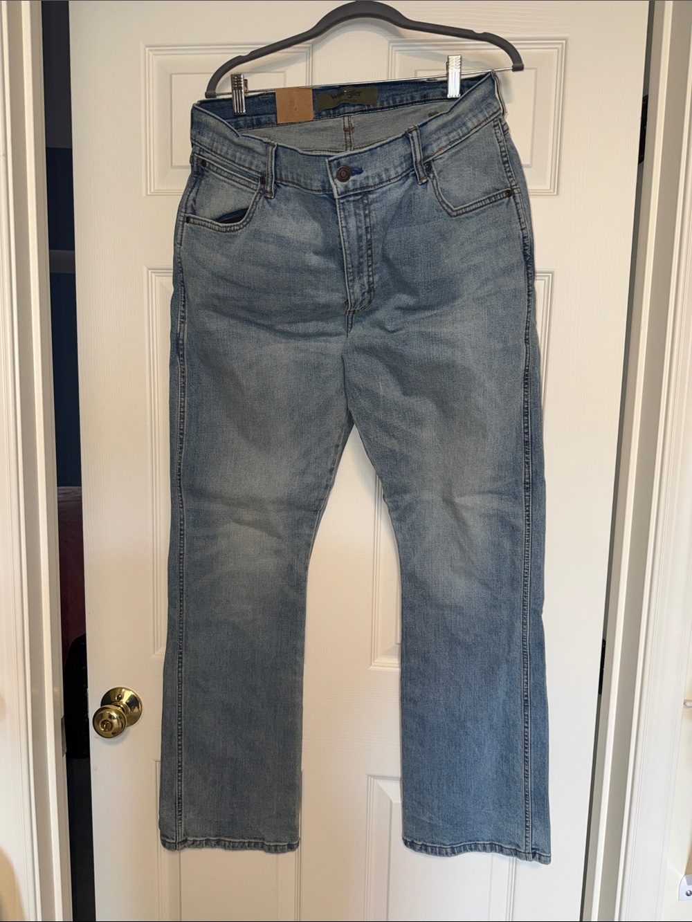 Wrangler Men's Straight Jeans in Light Blue Denim